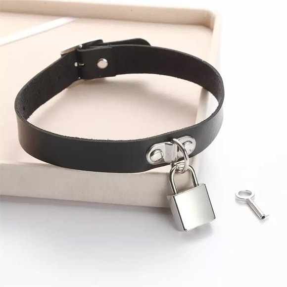 Women Goth Spike Leather Choker Necklace - Picture 2 of 3